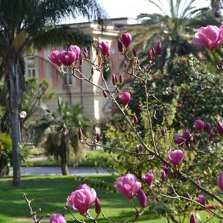 לינה וארוחת בוקר נאפולי Casina Via Foria מראה חיצוני תמונה