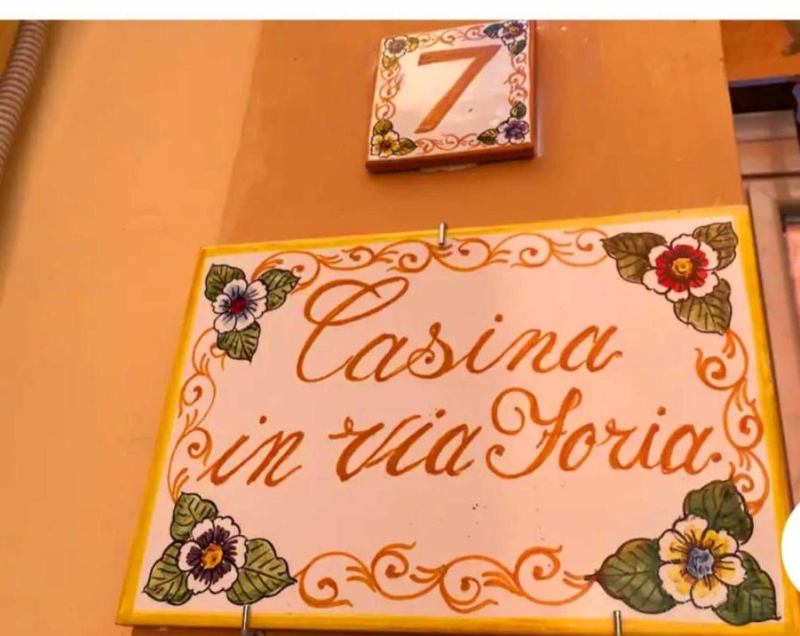 לינה וארוחת בוקר נאפולי Casina Via Foria מראה חיצוני תמונה
