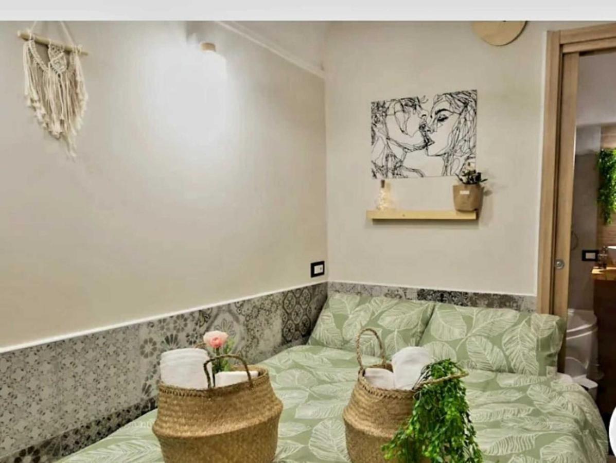 לינה וארוחת בוקר נאפולי Casina Via Foria מראה חיצוני תמונה