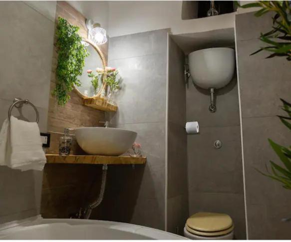 לינה וארוחת בוקר נאפולי Casina Via Foria מראה חיצוני תמונה