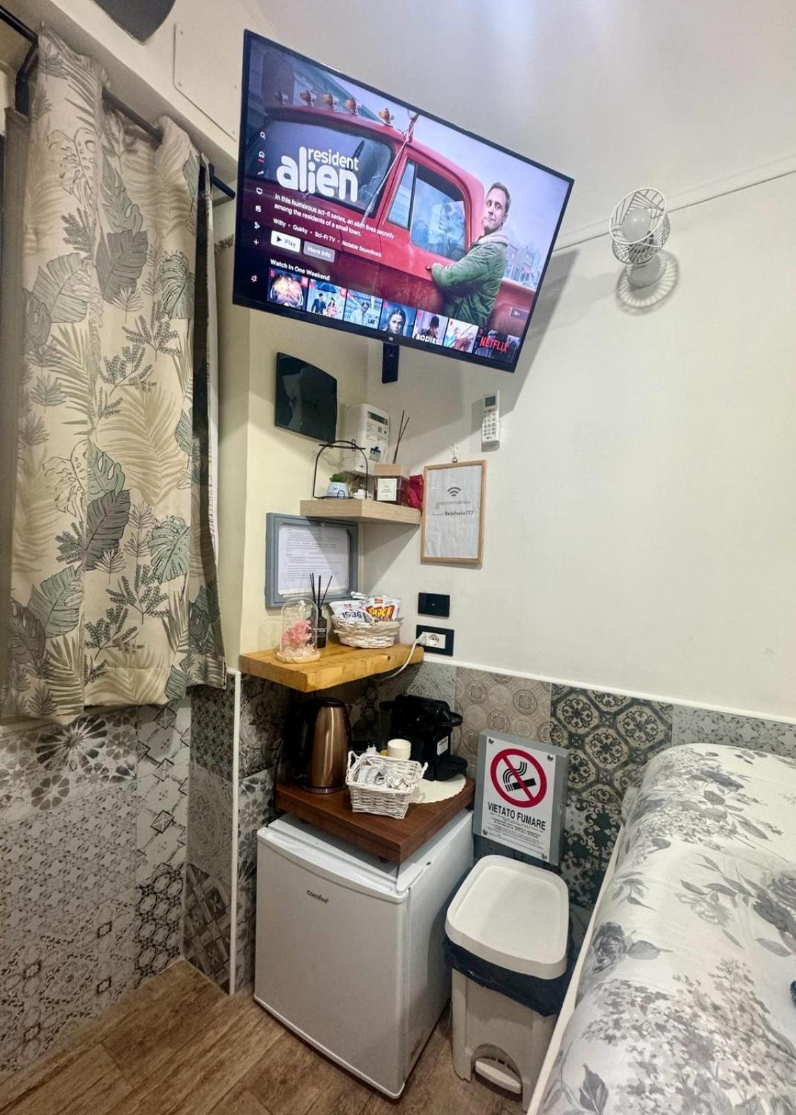 לינה וארוחת בוקר נאפולי Casina Via Foria מראה חיצוני תמונה